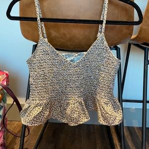 Super cute flowery crop top!